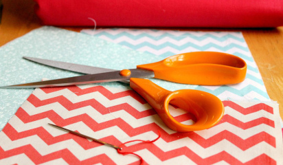 Как отрезать ткань для образцов