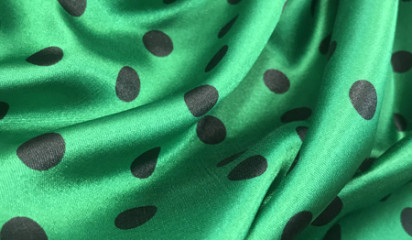 Атлас принтованный зеленый в черный горох А-004/6