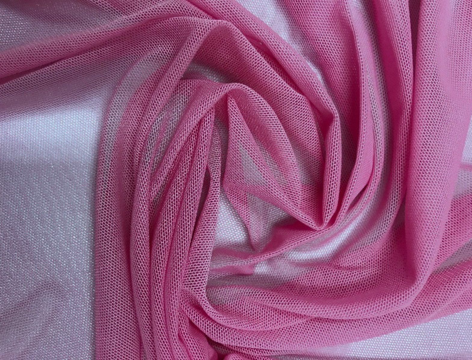 Плотные розовые. Ткань сетка стрейч. Стрейчевая ткань. Розовая сетка ткань. Эластичная ткань розовый.