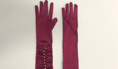 Перчатки  атласные малиновые с бусинами  ПА_001