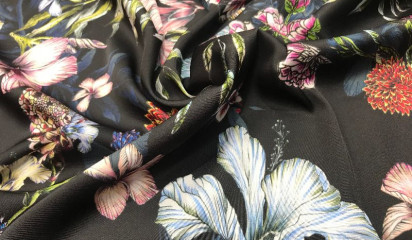 Атлас принтованный черный с крупными цветами А - 032/6