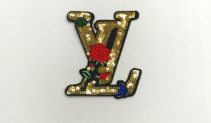 Аппликация с золотыми пайетками  АП-003