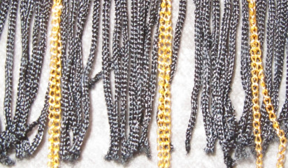 Бахрома черная с золотыми цепочками B_1