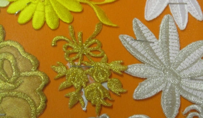 Аппликация "Цветы" белая,желтая AP_30