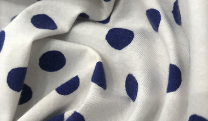 Трикотаж белый в синий горох ТР-ГНР-27